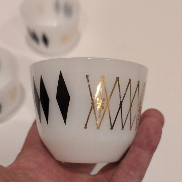 Retro Diamond Pattern Cups - Picture 2 of 3